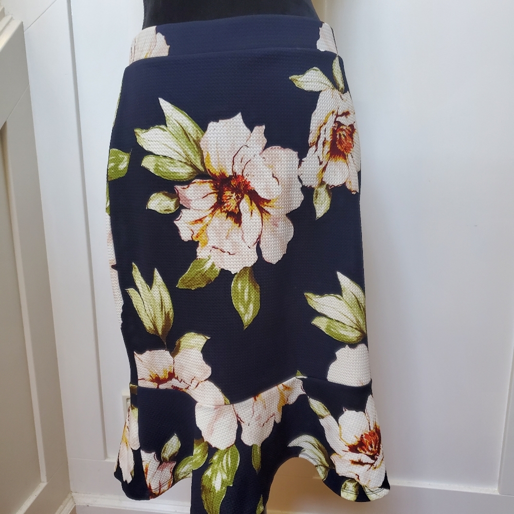 Floral Navy Stretch Skirt - Picture 2 of 3